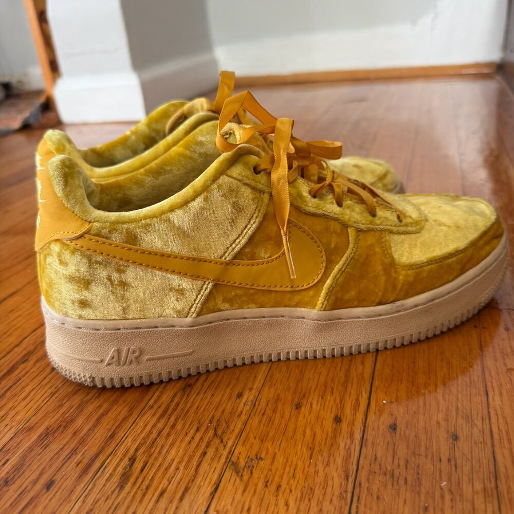 Air Force 1 LV8 Yellow Gold Crushed Velvet - Size Womens 8.5, 7Y